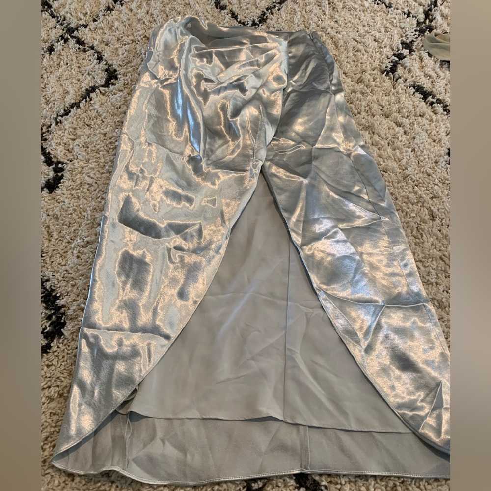 AIIFOS Orla Skirt in Silver - Picture 4 of 9